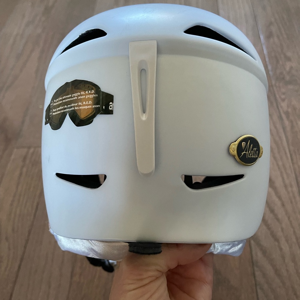 Women’s S Red Aletta Helmet.